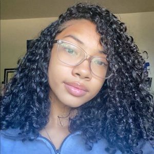 Meet your Posher, Cassandra